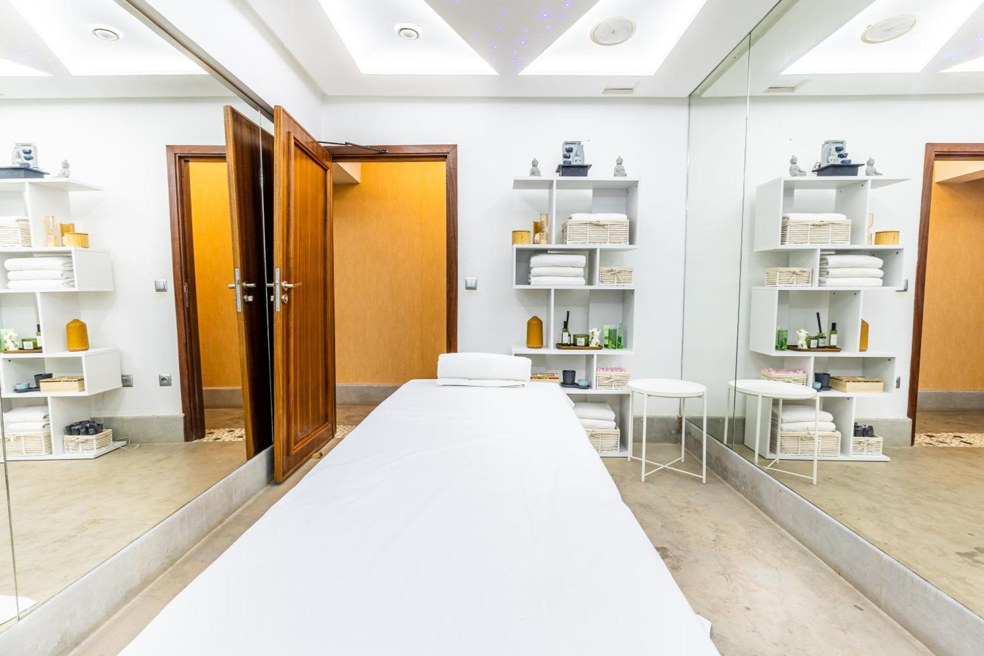 One Hotel Casablanca Kültér fotó Treatment room at the Harley Street Clinic