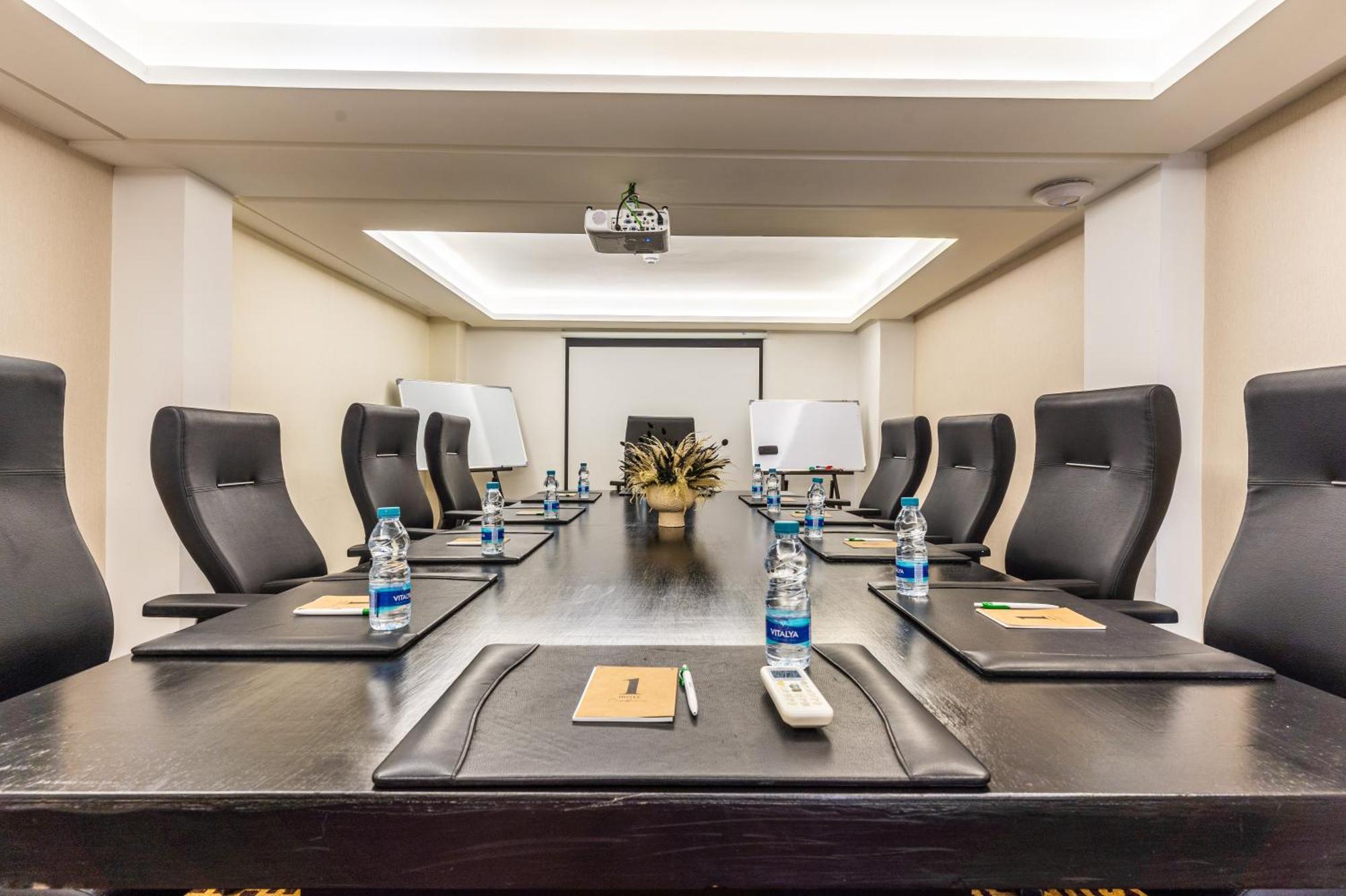 One Hotel Casablanca Kültér fotó Meeting room at the hotel