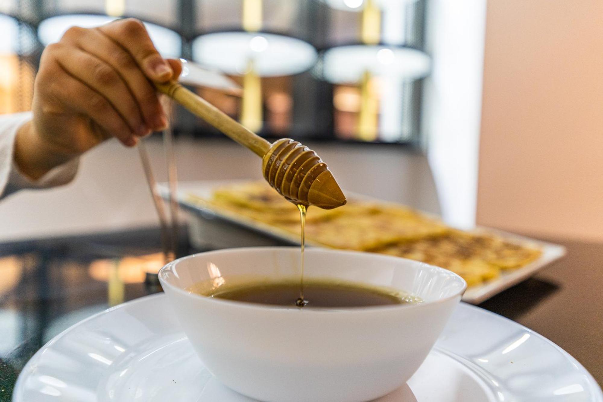 One Hotel Casablanca Kültér fotó Honey being drizzled from a honey dipper