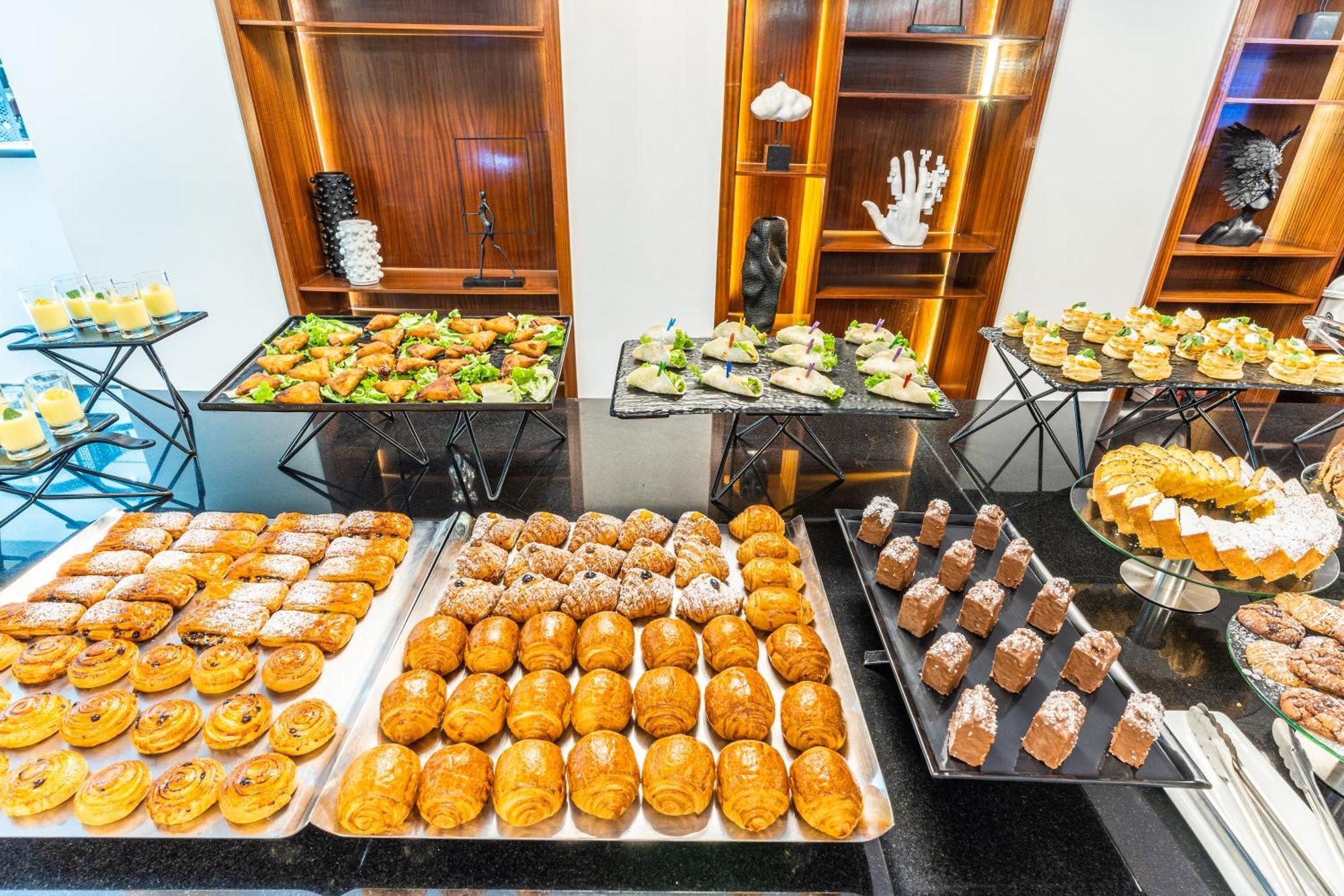One Hotel Casablanca Kültér fotó A selection of pastries at a buffet