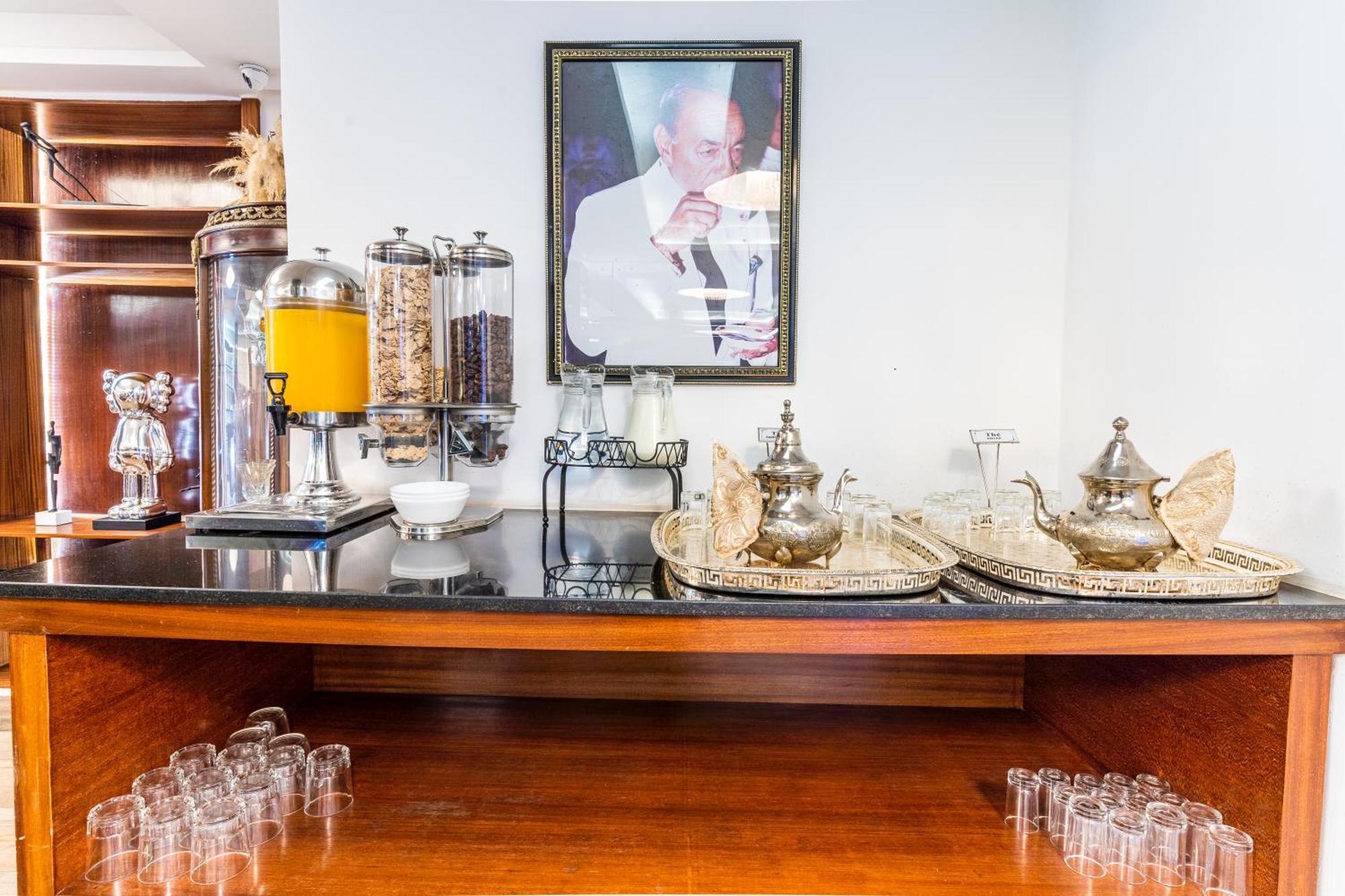 One Hotel Casablanca Kültér fotó A picture of the late Chef Antonino Galea at the breakfast counter at the Westin Palace, St. Petersburg, Russia