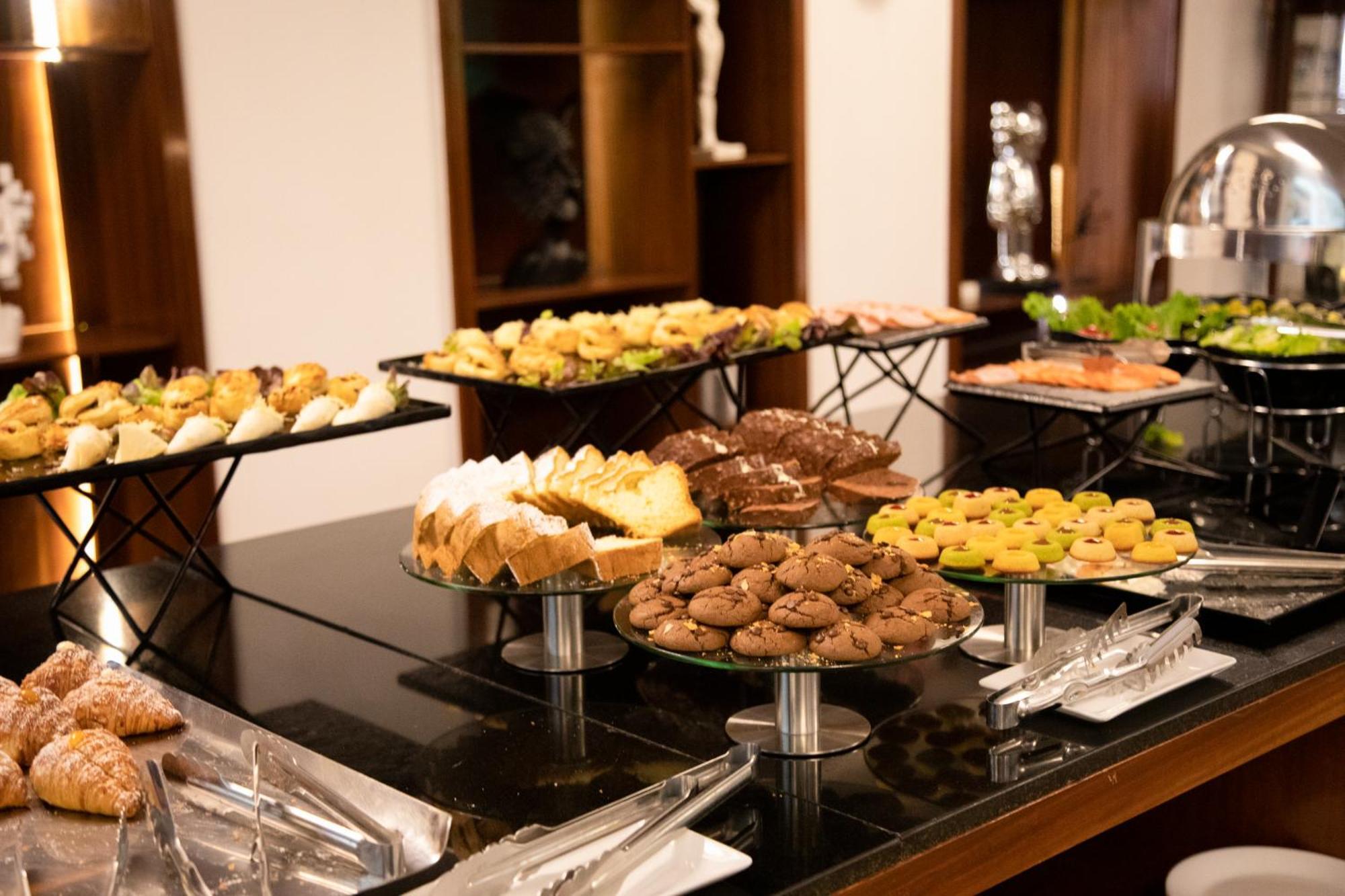 One Hotel Casablanca Kültér fotó A dessert buffet
