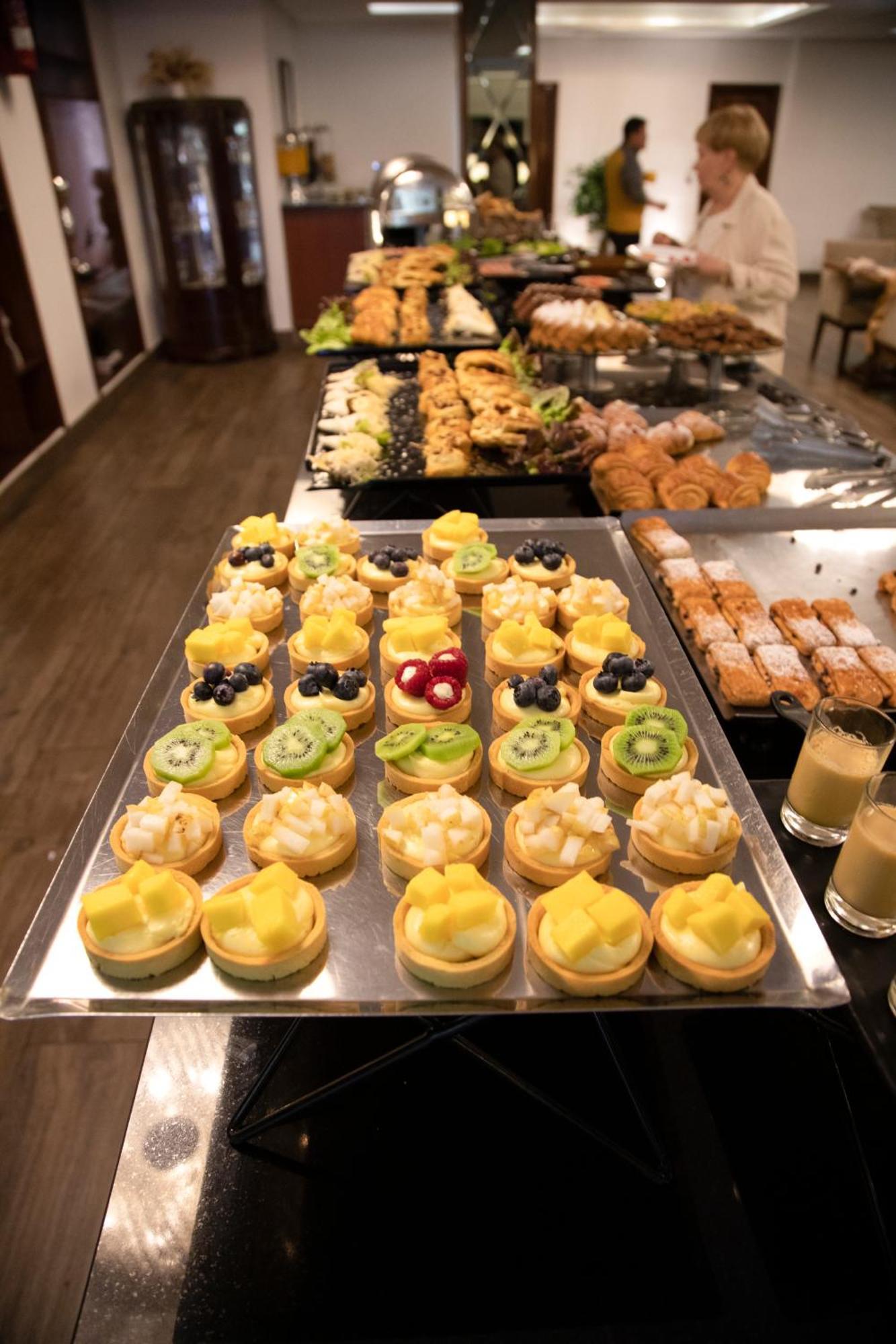 One Hotel Casablanca Kültér fotó Fruit tartlets